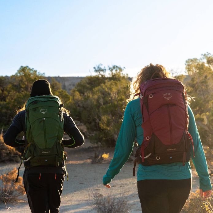 Osprey Sirrus 24 Backpack Outdoor Action Succulent Green - Product in Use