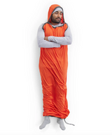 Sea to Summit Sea to Summit Reactor Extreme Sleeping Bag Liner - Outdoor Action  - model wearing it 